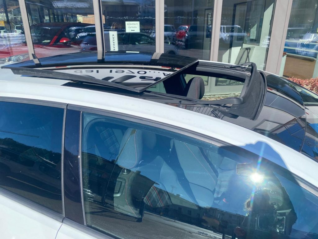 VOLKSWAGEN Golf GTI 245CV 3p. *TETTO*DynAudio - 2