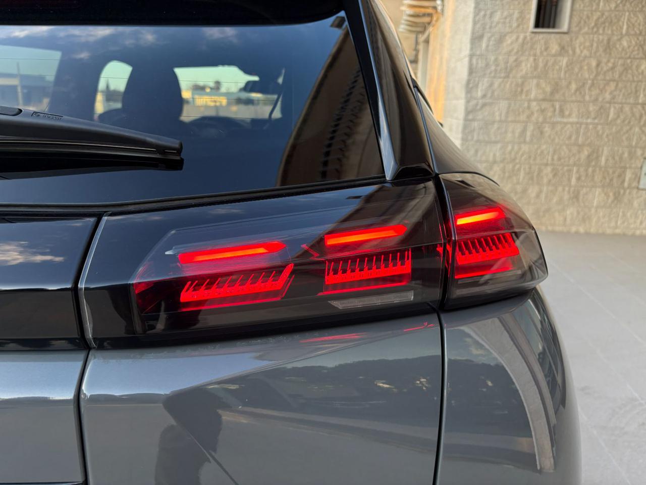 PEUGEOT 2008 1.5 BlueHDi 130 S&S EAT8 Allure - 29