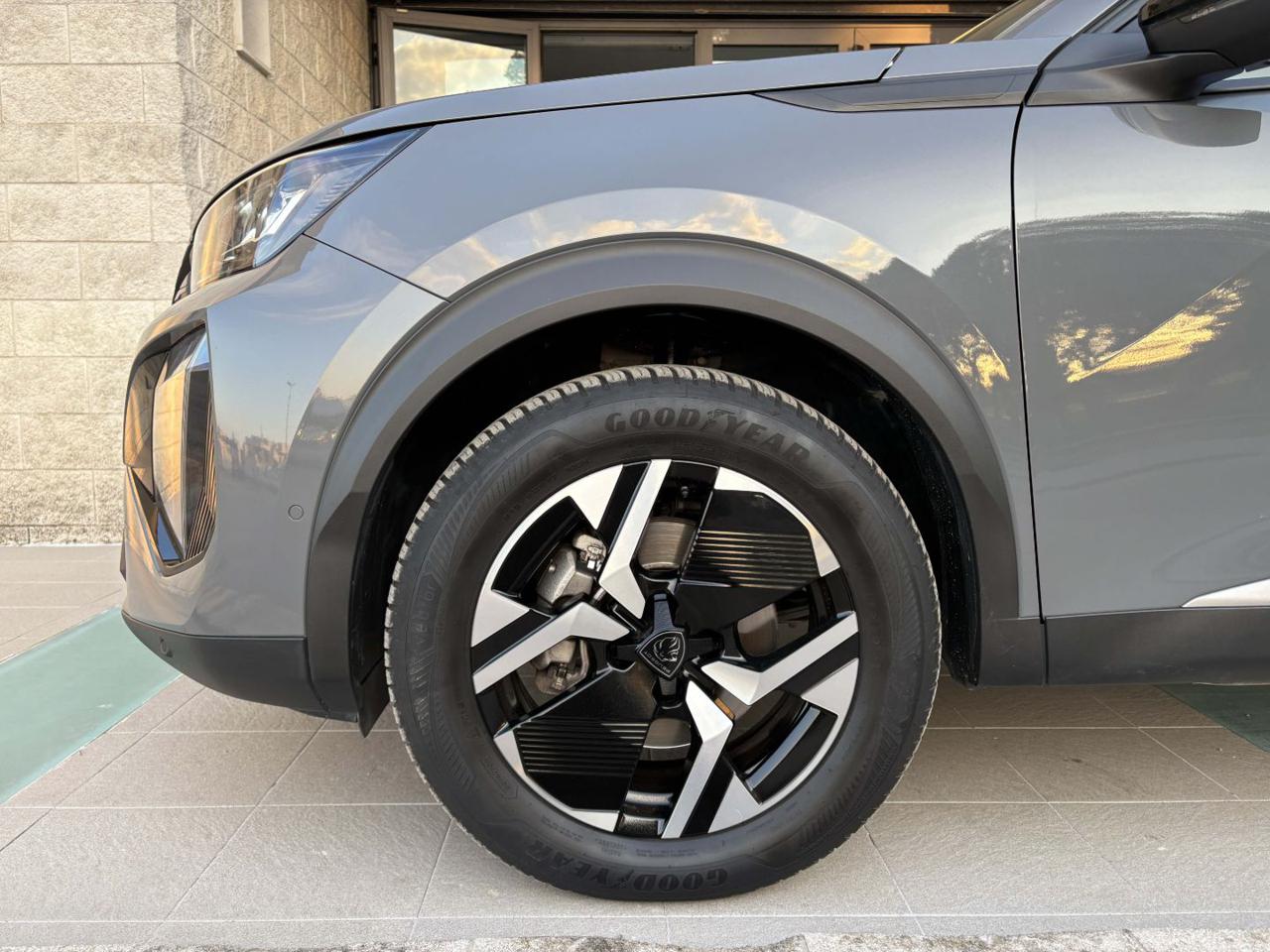 PEUGEOT 2008 1.5 BlueHDi 130 S&S EAT8 Allure - 31