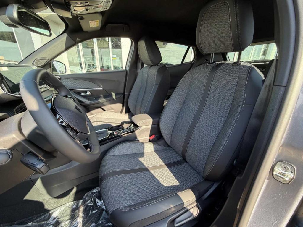 PEUGEOT 2008 PureTech 100 S&S Allure - 13