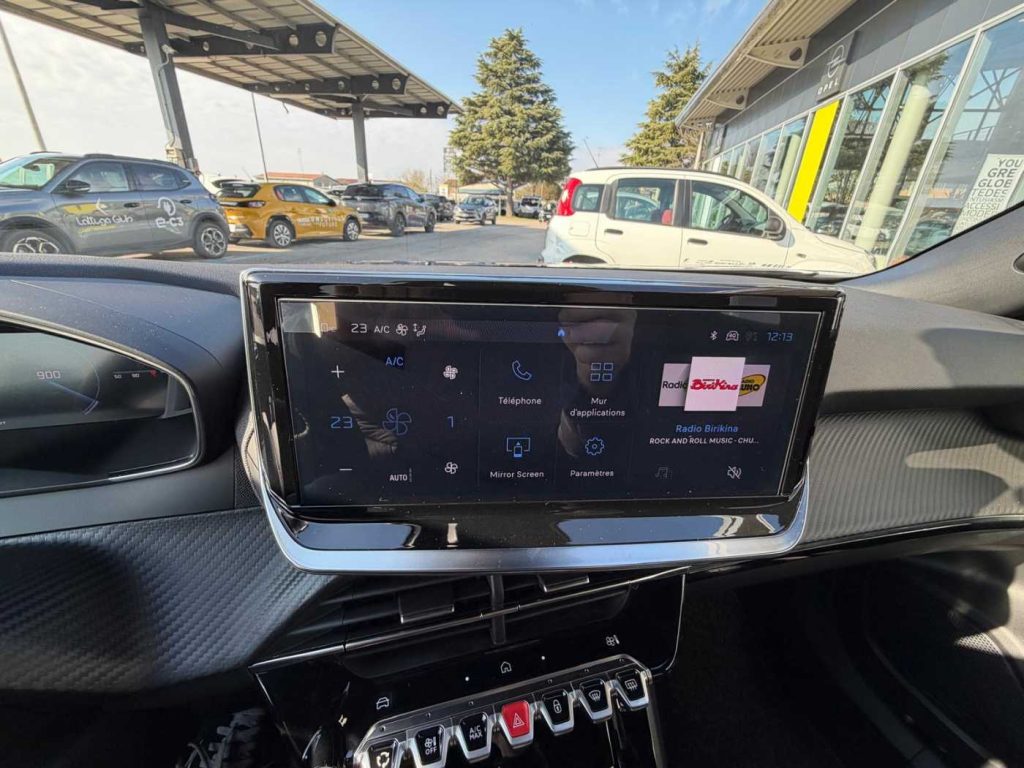 PEUGEOT 2008 PureTech 100 S&S Allure - 20