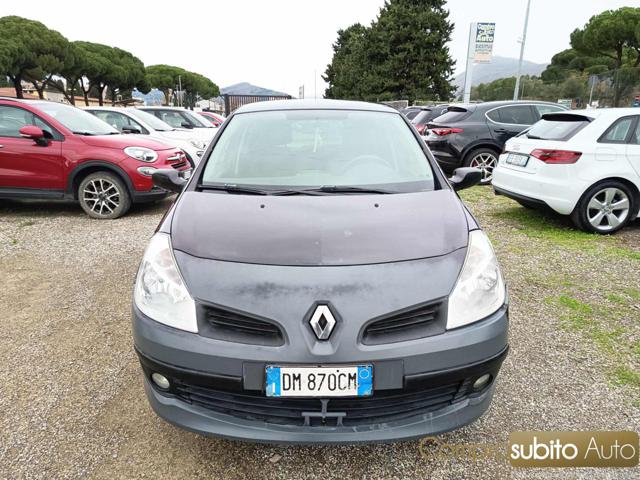 RENAULT Clio Gris foncé Pastel