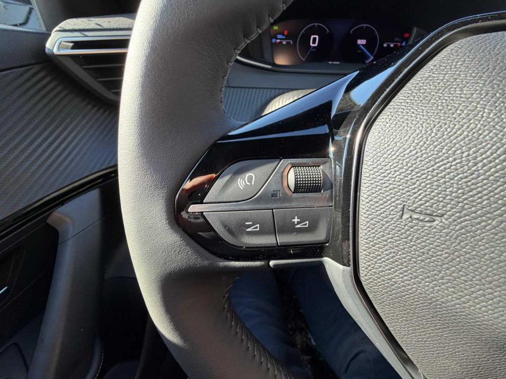 PEUGEOT 2008 PureTech 100 S&S Allure - 18