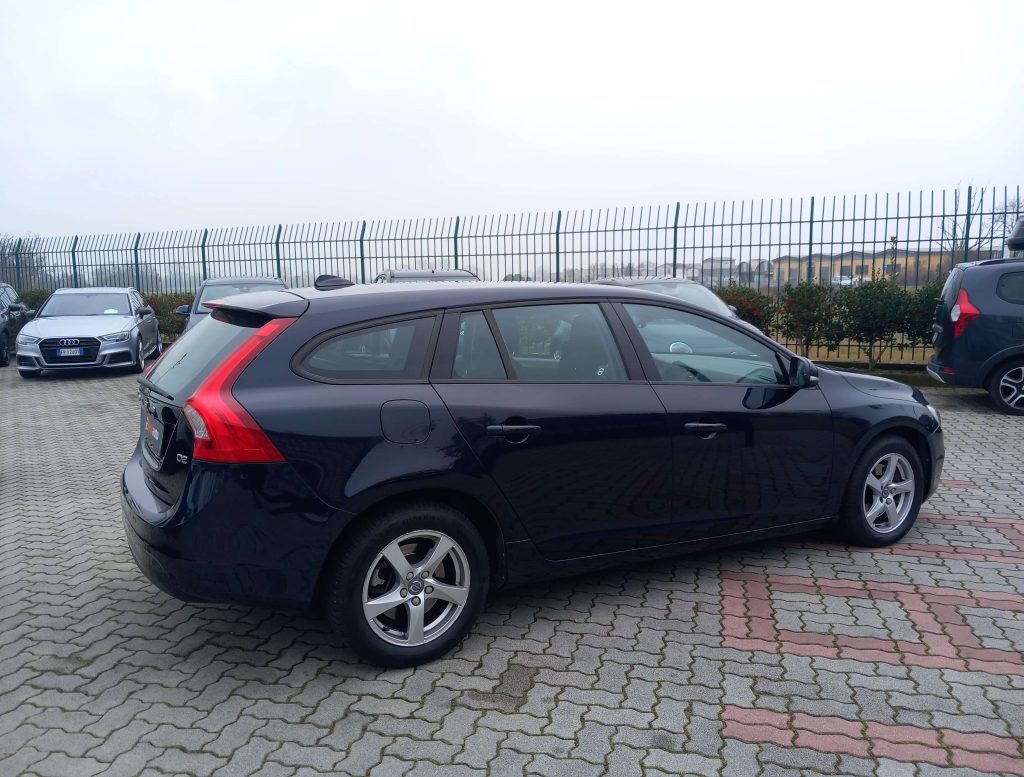 VOLVO V60 2.0 d2 Summum geartronic - 4