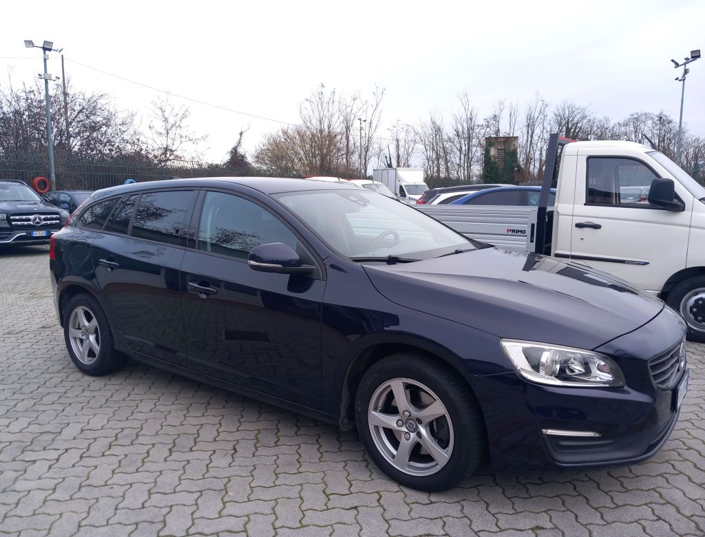 VOLVO V60 2.0 d2 Summum geartronic ADATTA X NEOPATENTATI - 3