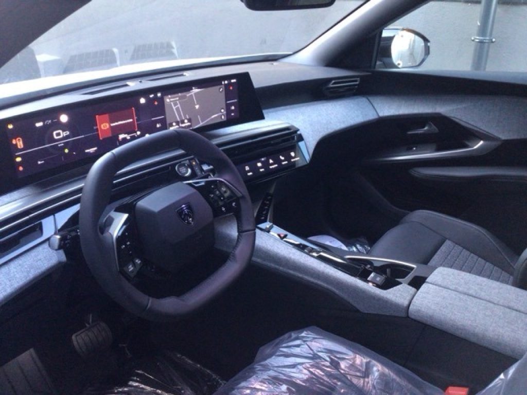 PEUGEOT 3008 Hybrid 145 e-DCS6 Allure - 3