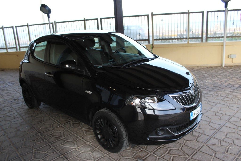 LANCIA Ypsilon 1.0 FireFly 5 porte S&S Hybrid Silver