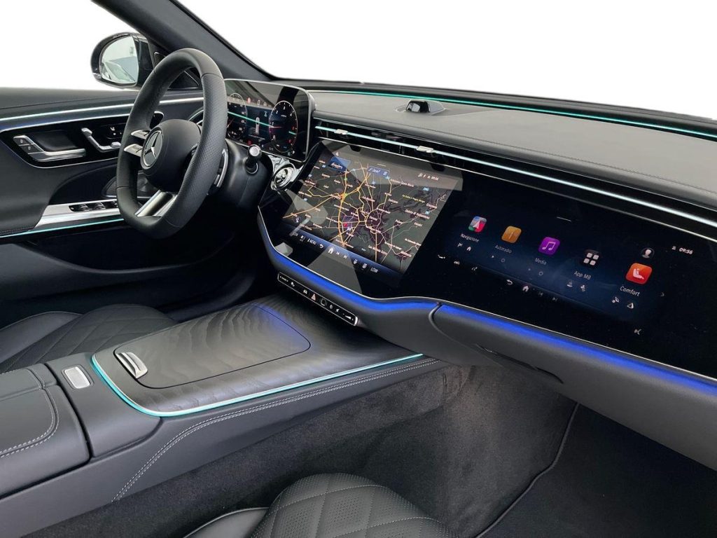 MERCEDES-BENZ E 220 d Mild hybrid 4Matic S.W. AMG Line PREMIUM - 14