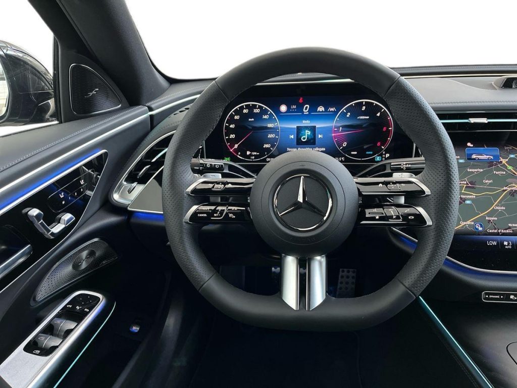 MERCEDES-BENZ E 220 d Mild hybrid 4Matic S.W. AMG Line PREMIUM - 11