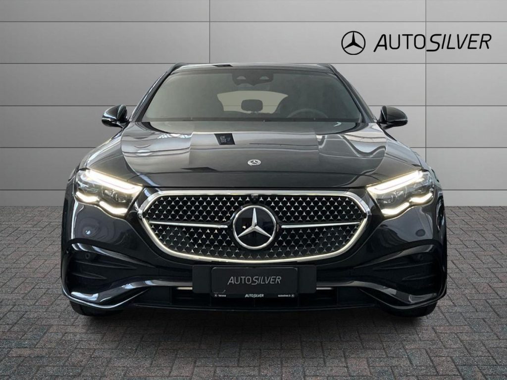 MERCEDES-BENZ E 220 d Mild hybrid 4Matic S.W. AMG Line PREMIUM - 3
