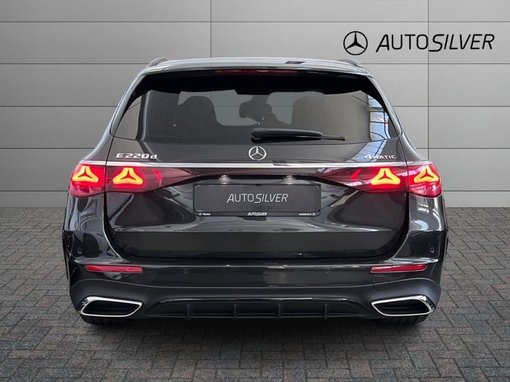 MERCEDES-BENZ E 220 d Mild hybrid 4Matic S.W. AMG Line PREMIUM - 4