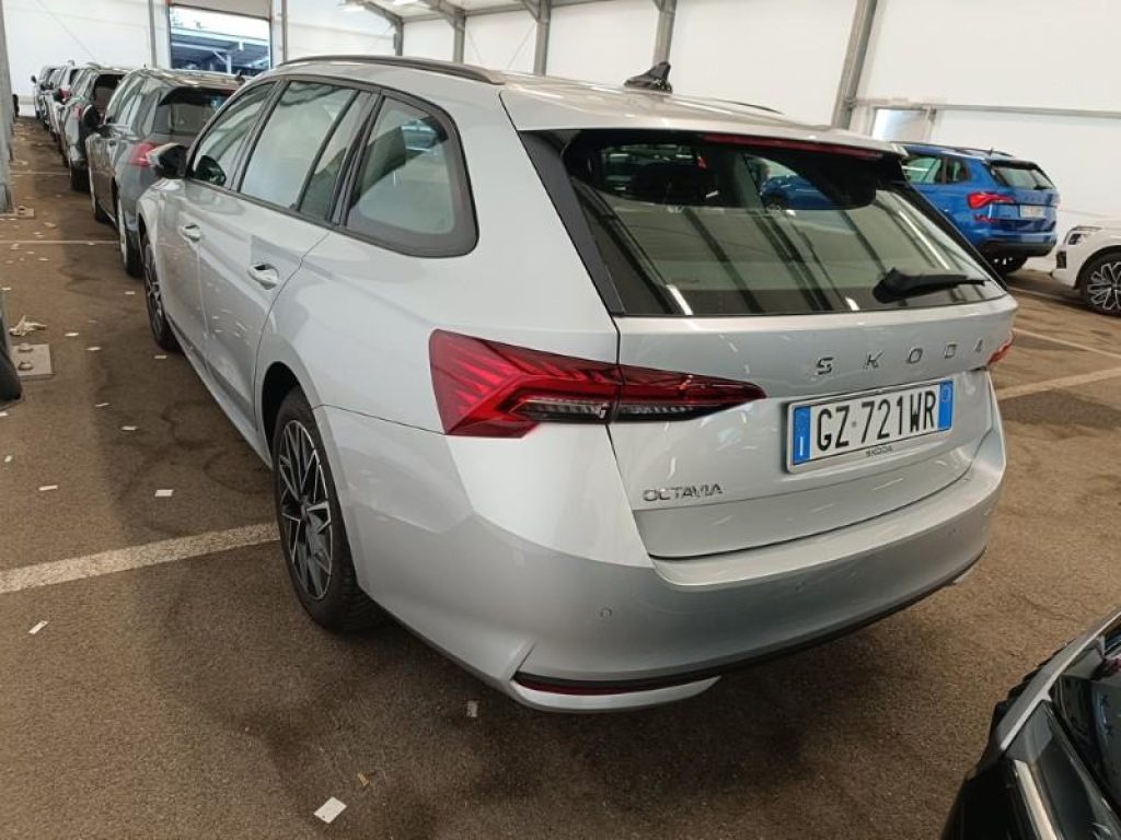 SKODA Octavia 2.0 TDI 150 CV DSG Wagon Executive - 4