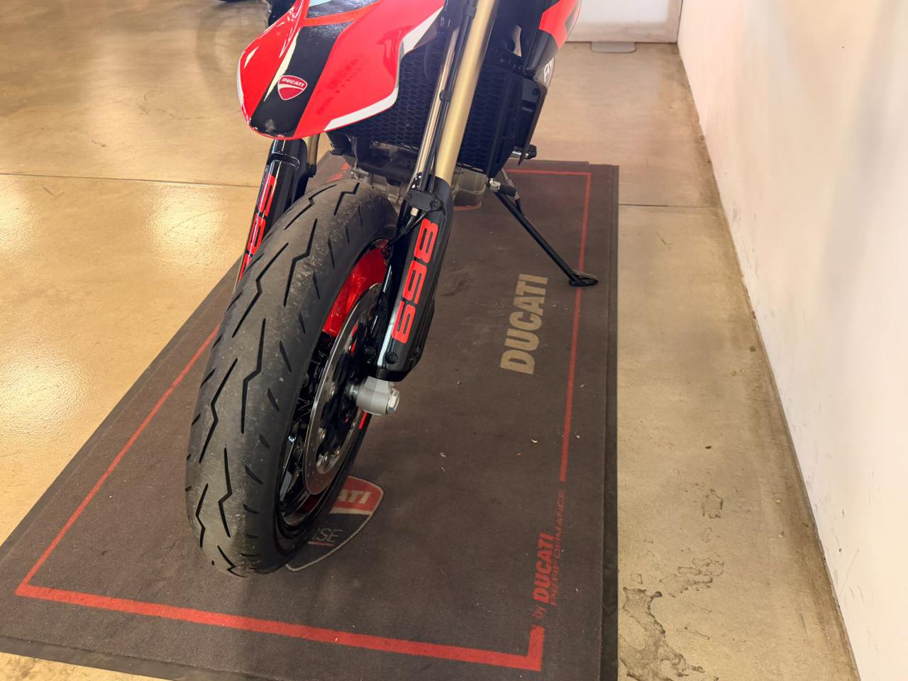 DUCATI Hypermotard 698 RVE - 3