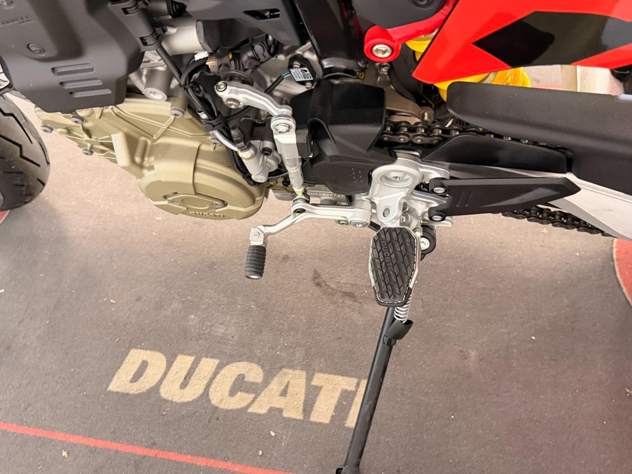 DUCATI Hypermotard 698 RVE - 13