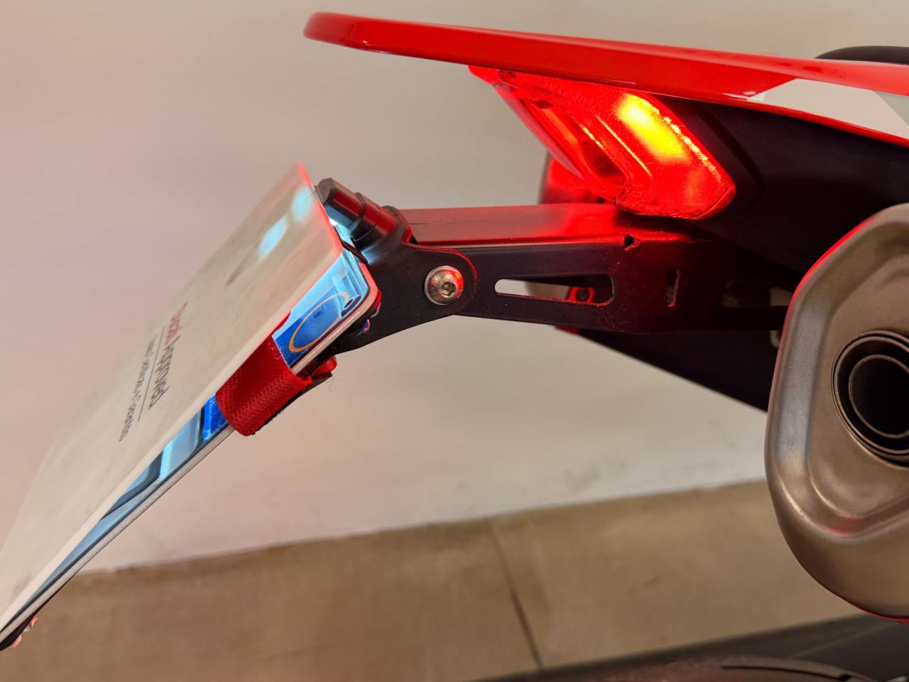 DUCATI Hypermotard 698 RVE - 11