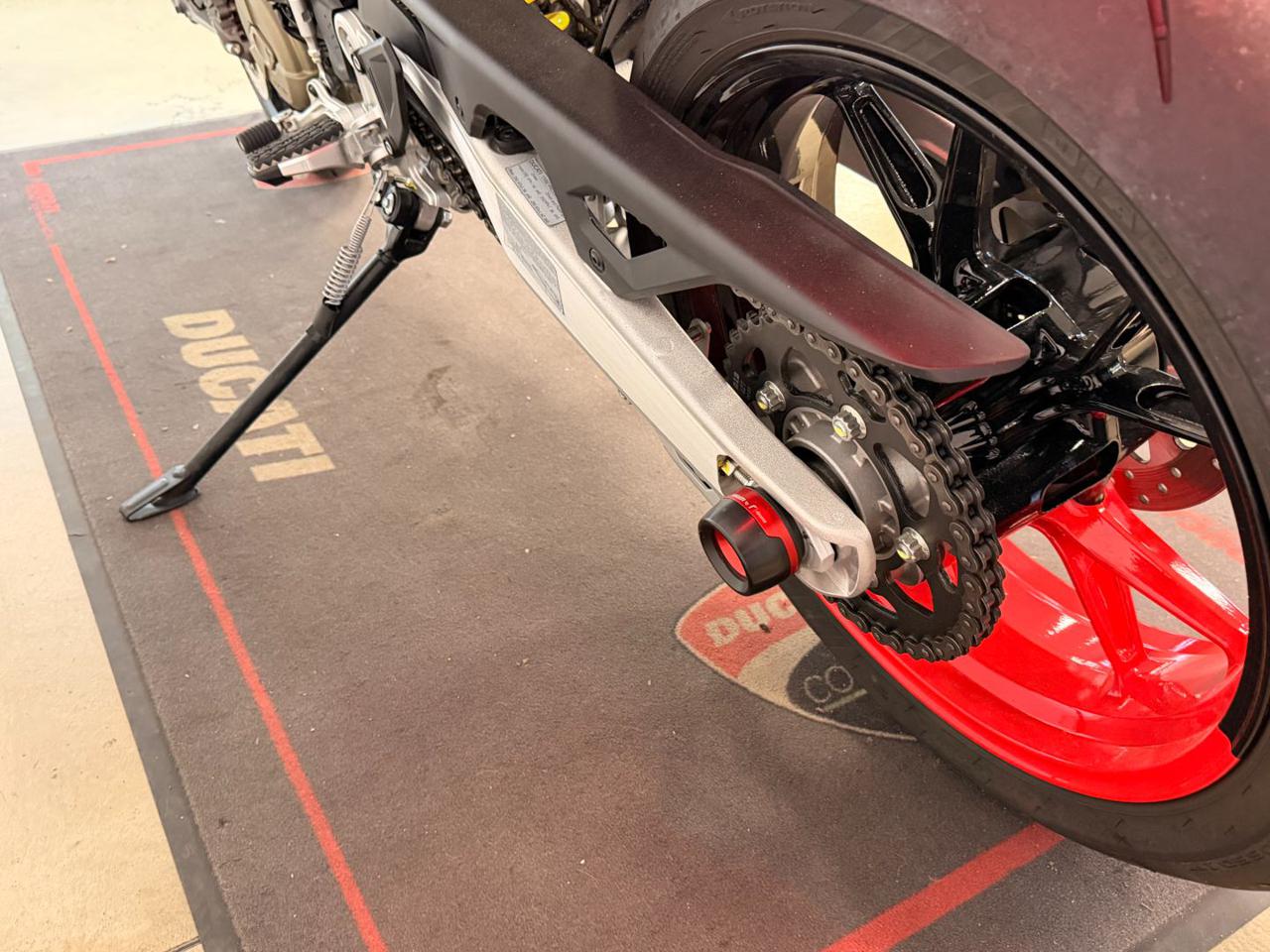 DUCATI Hypermotard 698 RVE - 12