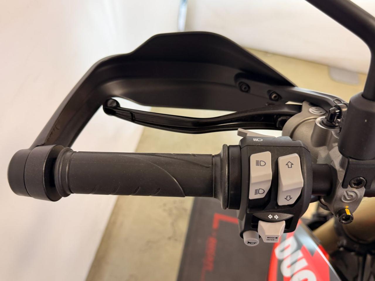 DUCATI Hypermotard 698 RVE - 17