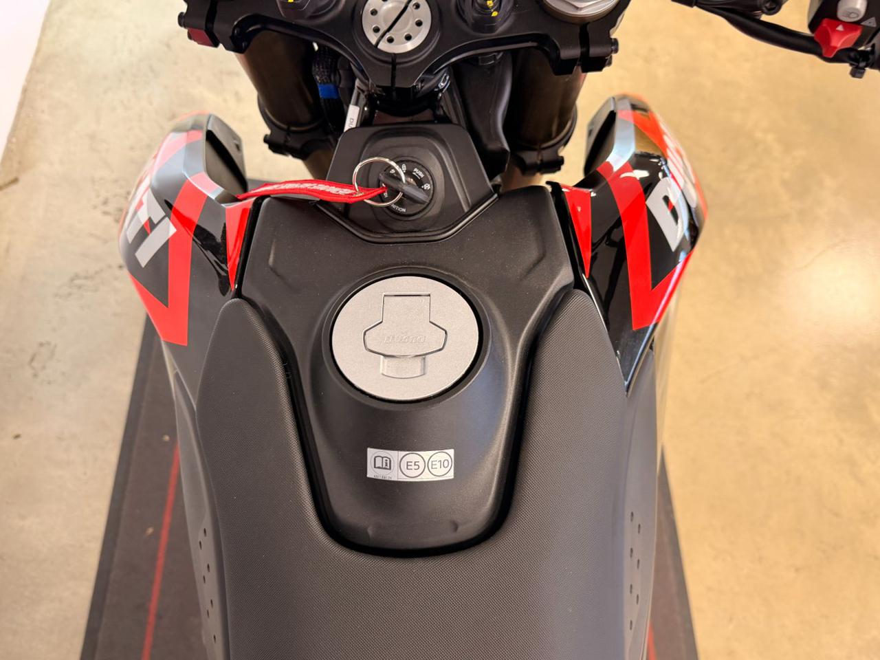 DUCATI Hypermotard 698 RVE - 15