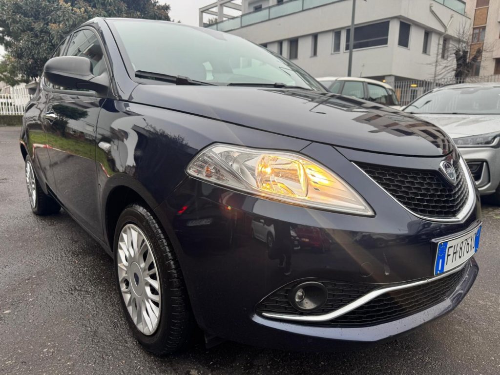 LANCIA Ypsilon 1.2 69 CV 5 porte Gold - 3