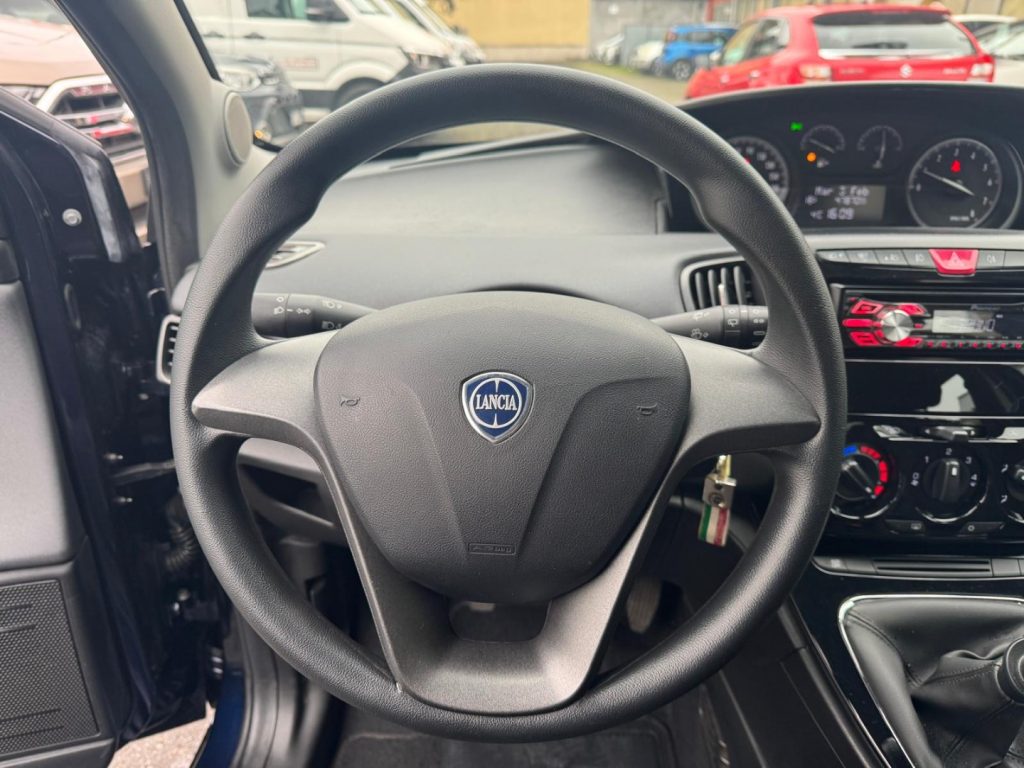 LANCIA Ypsilon 1.2 69 CV 5 porte Gold - 9