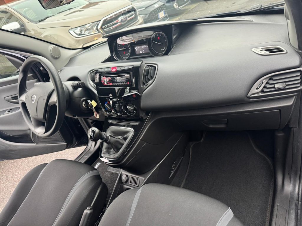 LANCIA Ypsilon 1.2 69 CV 5 porte Gold - 10