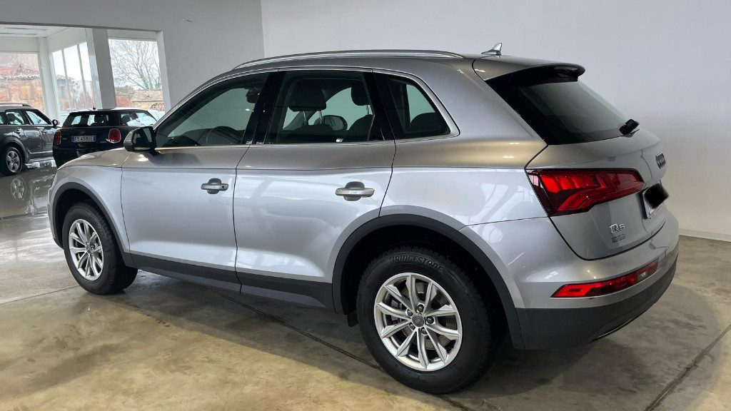 AUDI Q5 2.0 TDI quattro S tronic Business Design - 3