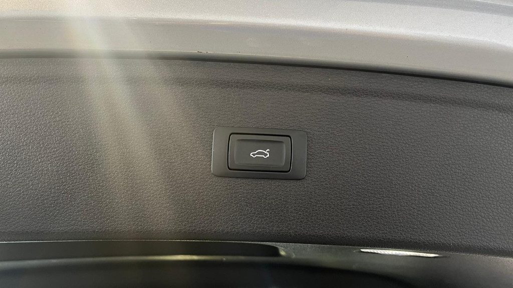 AUDI Q5 2.0 TDI quattro S tronic Business Design - 24