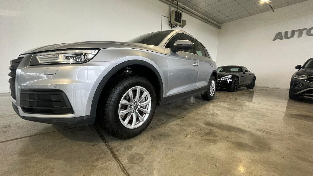 AUDI Q5 2.0 TDI quattro S tronic Business Design - 28