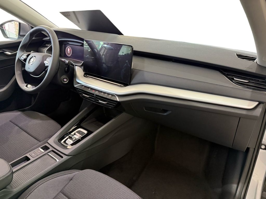 SKODA Octavia 2.0 TDI 150 CV DSG Wagon Executive - 9