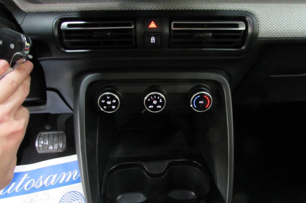 CITROEN C3 1.2 Hybrid 110 e-DCS6 Plus KM.ZERO - 9