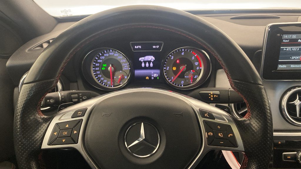 MERCEDES-BENZ GLA 200 CDI Automatic Premium ** TETTO PANORAMA ** - 8