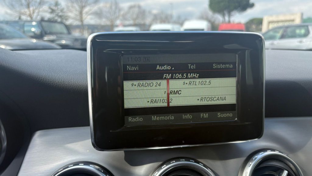 MERCEDES-BENZ GLA 200 CDI Automatic Premium ** TETTO PANORAMA ** - 9