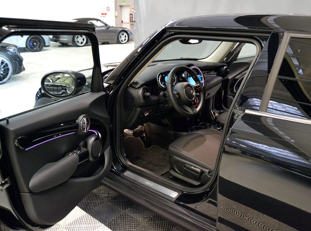 MINI Cooper 1.5 Automatica Essential 5 porte KM 8.000 ** - 2