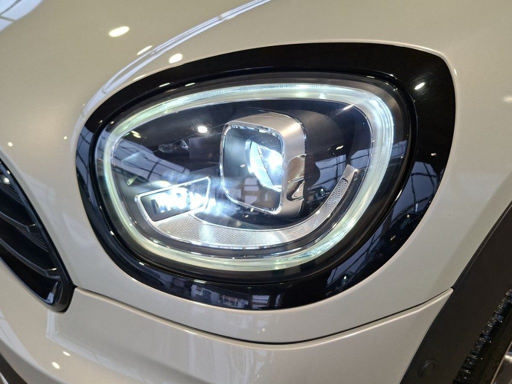 MINI Countryman 2.0 Cooper D Yours Countryman Aut. + Tetto apr. - 6