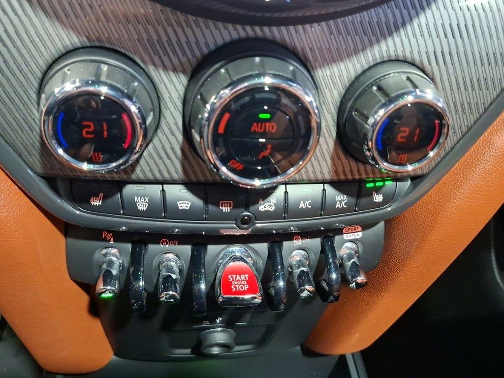 MINI Countryman 2.0 Cooper D Yours Countryman Aut. + Tetto apr. - 13