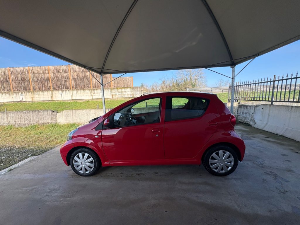 TOYOTA Aygo 1.0 12V VVT-i 5 porte OK NEOPATENTATI 5 PORTE - 8