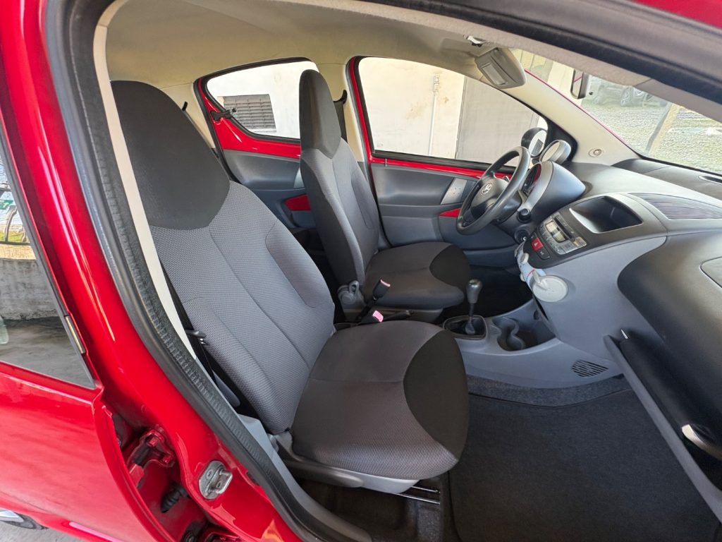 TOYOTA Aygo 1.0 12V VVT-i 5 porte OK NEOPATENTATI 5 PORTE - 31