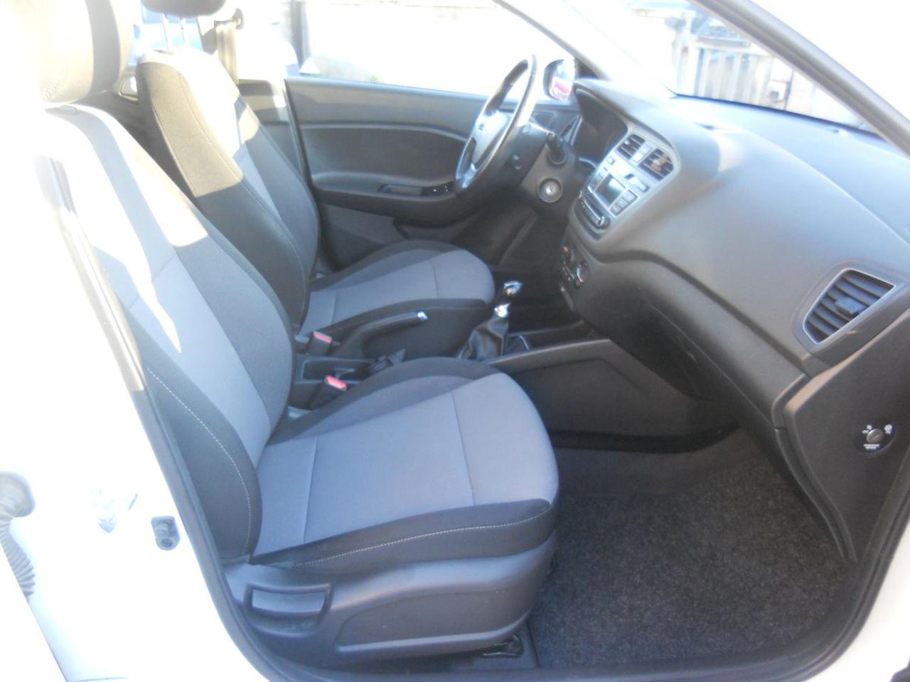 HYUNDAI i20 1.2 84 CV 5 porte Econext Comfort - 11