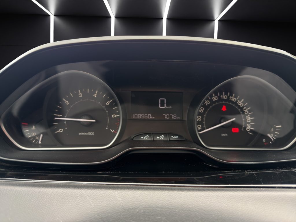 PEUGEOT 208 1° serie PureTech 82 5 porte Active Gpl - 11