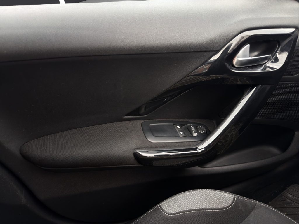 PEUGEOT 208 1° serie PureTech 82 5 porte Active Gpl - 12