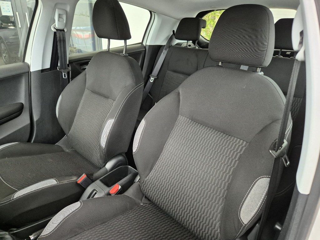 PEUGEOT 208 1.4 8V HDi 68CV 5p. Business - 7