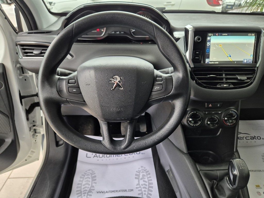 PEUGEOT 208 1.4 8V HDi 68CV 5p. Business - 11