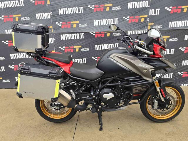 QJ MOTOR SRT 800SX Black pastel