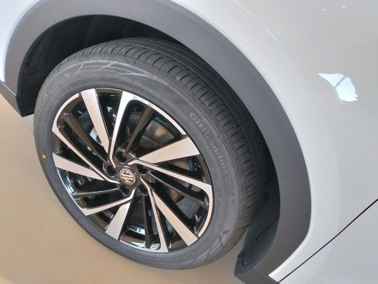 MG ZS Hybrid+ Luxury - 20