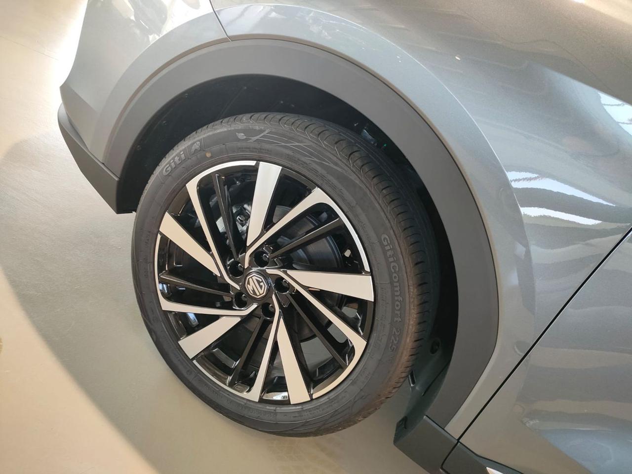 MG ZS Hybrid+ Luxury - 14