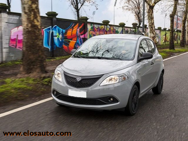 LANCIA Ypsilon Rosso pastello