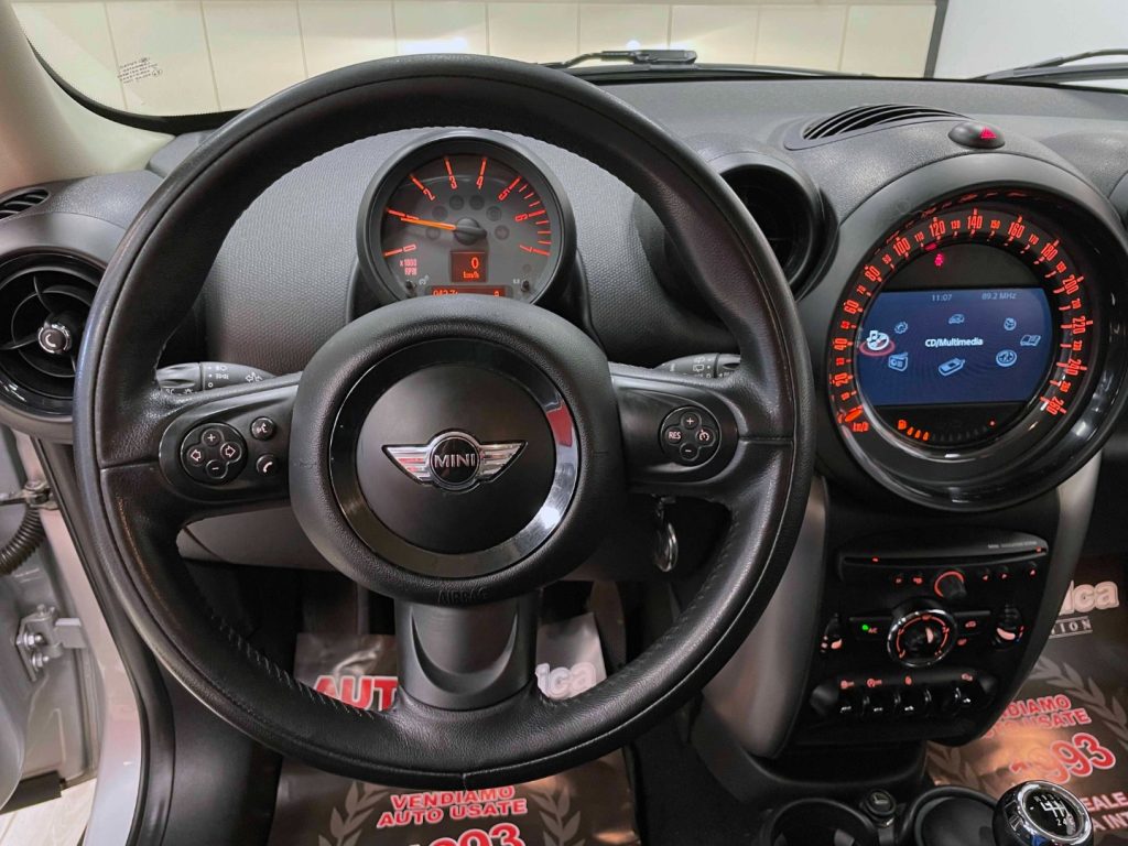 MINI Countryman MINI COOPER D BUSINESS COUNTRYMAN 1.6 ALL4 - 17