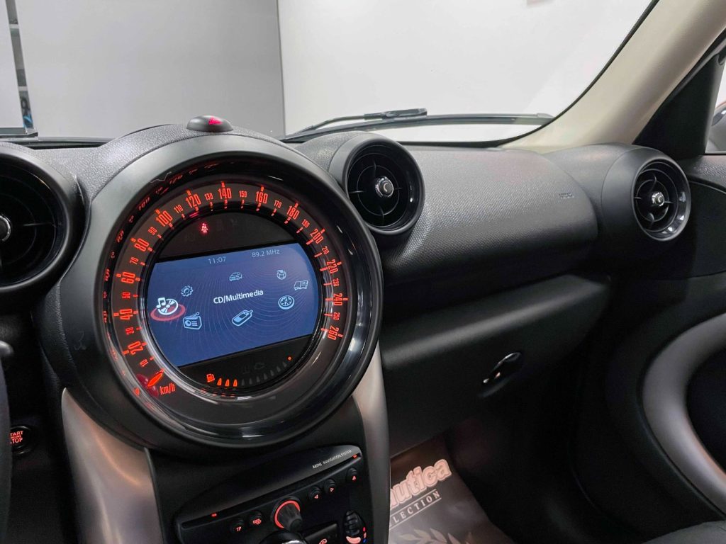 MINI Countryman MINI COOPER D BUSINESS COUNTRYMAN 1.6 ALL4 - 21