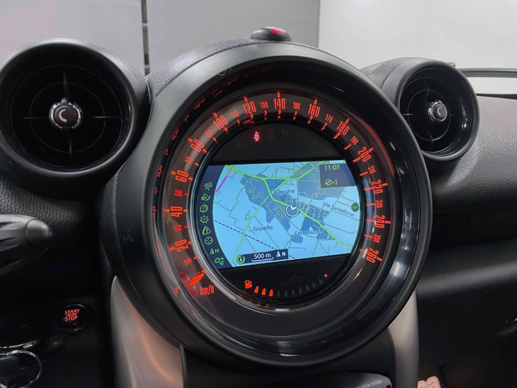 MINI Countryman MINI COOPER D BUSINESS COUNTRYMAN 1.6 ALL4 - 24