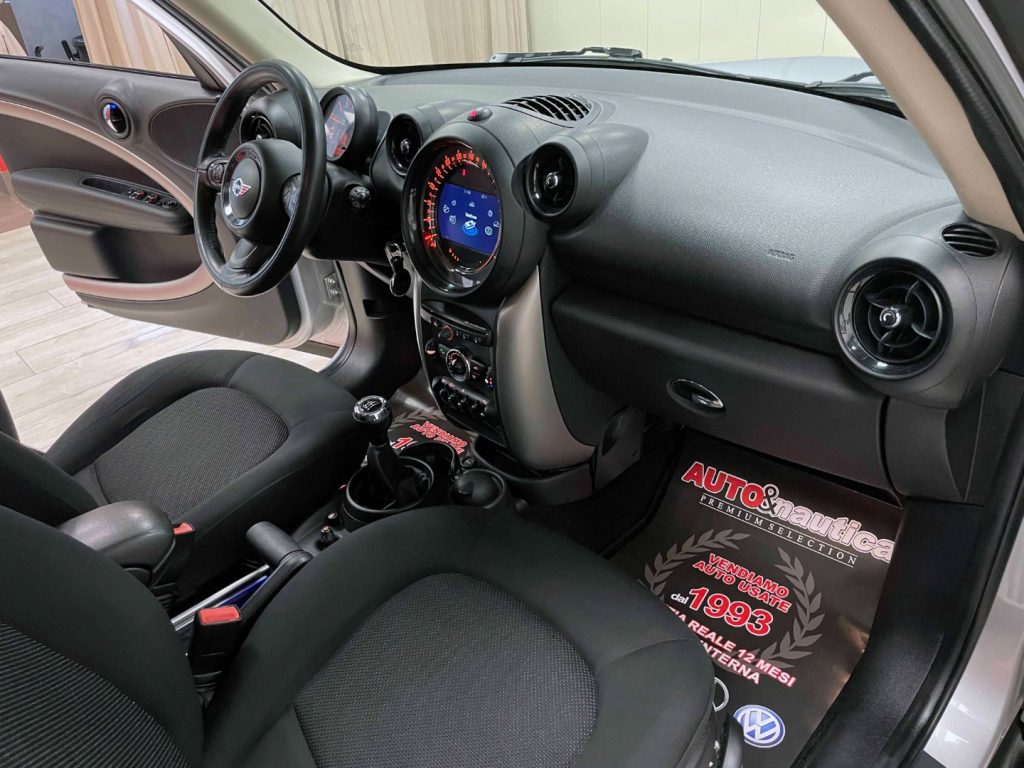 MINI Countryman MINI COOPER D BUSINESS COUNTRYMAN 1.6 ALL4 - 41